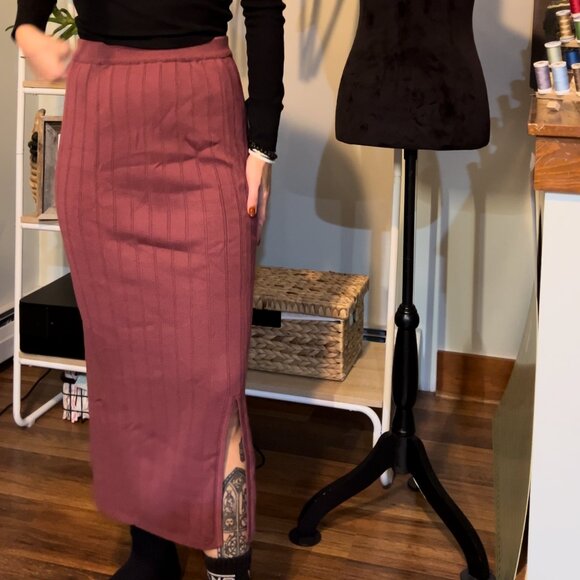 Stephanie Andrews Pink Sweater Skirt - Picture 3 of 4